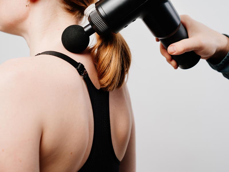 kobieta masaz plecow