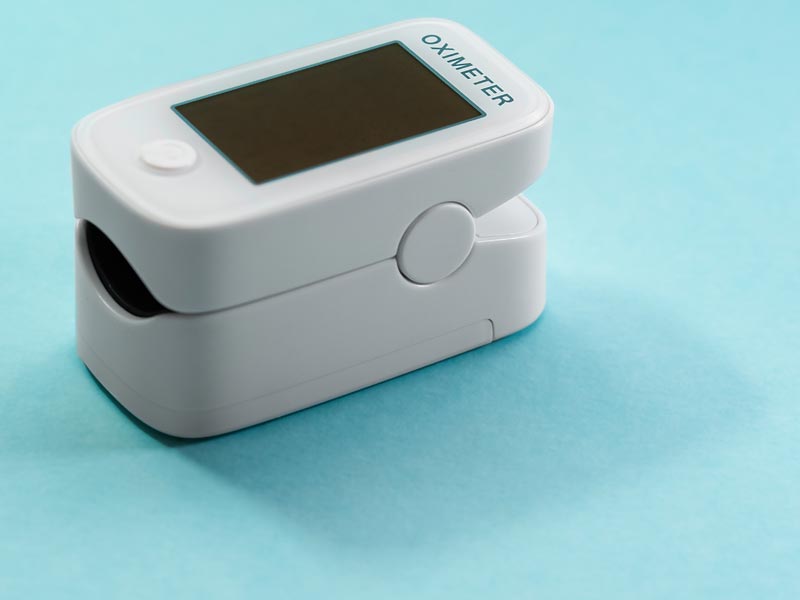 pulsoksymetr napalcowy bialy